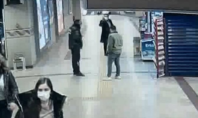 Chp’li Sezgin Tanrıkulu Metroda Tartıştığı Güvenlik Görevlisini İşten Attırdı