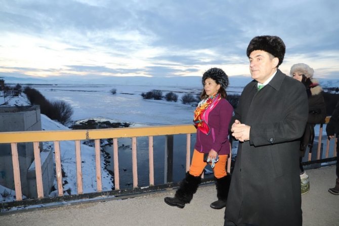 İ̇zmirli Turizmcilerden Başkan Demir’e Sürpriz Ziyaret