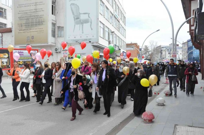 Karaman’da 8 Mart Dünya Kadınlar Günü Düzenlenen Etkinliklerle Kutlandı