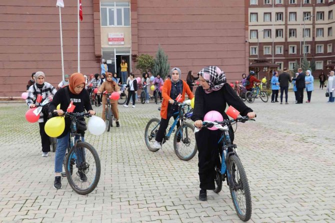 Siirt’te Kadınlar İçin Bisiklet Turu Gerçekleştirildi