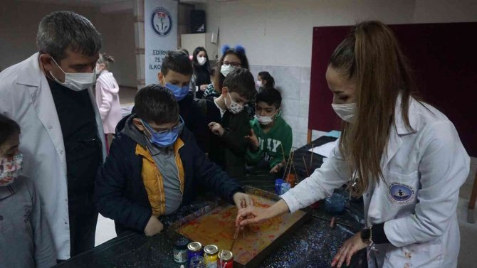 Öğrenciler, Unutulmaya Yüz Tutmuş Ebru Sanatını Öğrendi