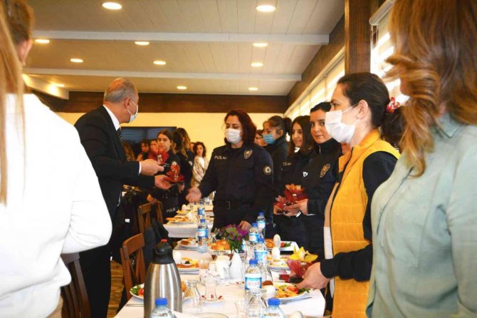 Yalova’da Kadın Polisler Kahvaltıda Buluştu