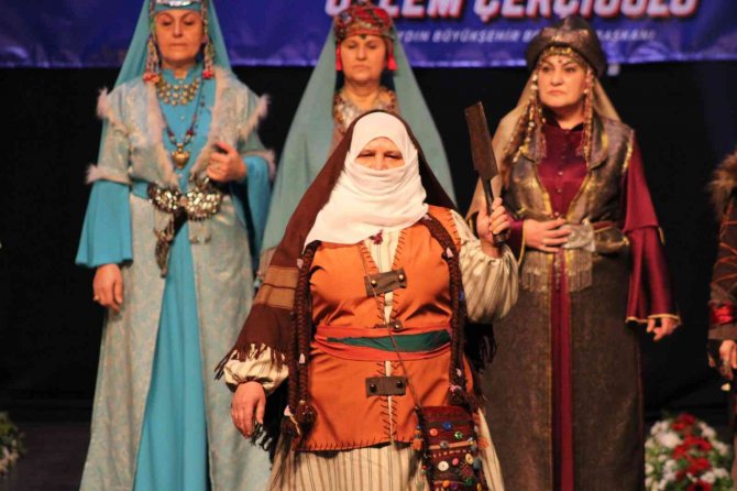 "Kahraman Türk Kadınları" İsimli Defile Göz Doldurdu