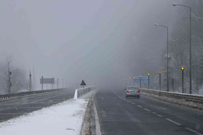 Bolu Dağı’nda Kar Yağışı Ve Sis Etkili Oluyor