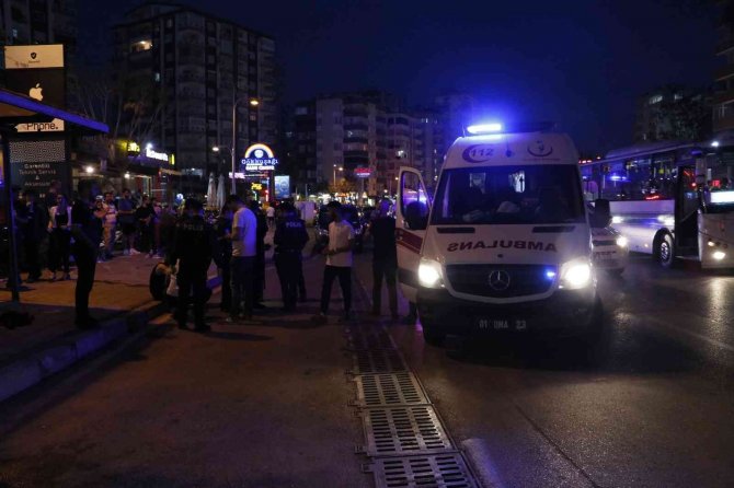Adana’da Otobüs Durağında Bıçaklı Kavga: 4 Yaralı