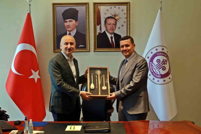 Bakan Karaismailoğlu: “Şehirleri Birbirine Bağlamakla Kalmayacağız, Dünyayı Türkiye’ye Bağlayacağız”