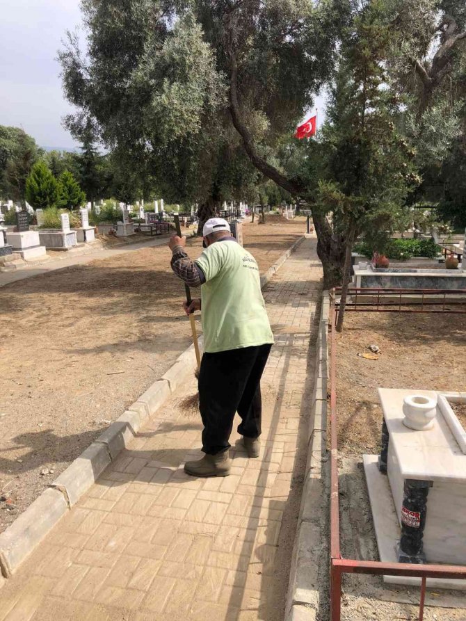 Nazilli’de Mezarlıklar Ramazan Bayramı Öncesi Bakıma Alındı