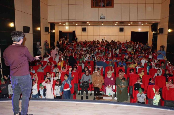 Hizan’da Çocuklar Tiyatro İle Buluştu
