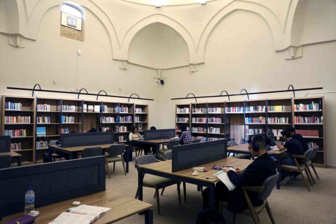 Bursa’da Tarihi Hamam Kütüphane Oldu