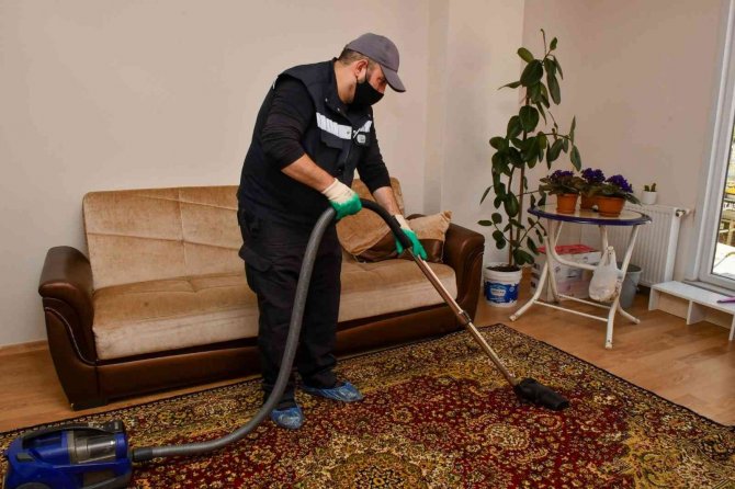 Esenyurt Belediyesi’nden ‘Evde Temizlik’ Hizmetiyle İhtiyaç Sahiplerine Destek