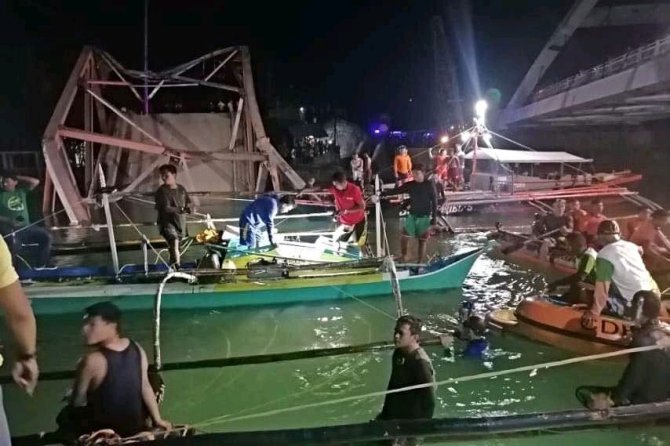 Filipinler’de Nehrin Üzerindeki Köprü Çöktü: 4 Ölü