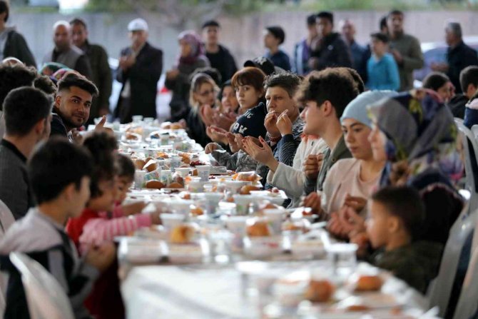 Manavgat’ta Ramazan Boyunca 200 Bin Kişiye İftar Verildi
