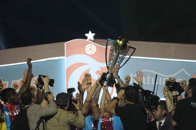 Trabzonspor Şampiyonluk Kupasını Aldı