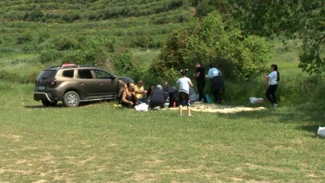 Havaların Isınması İle Piknikçiler Arnavutköy’e Akın Etti