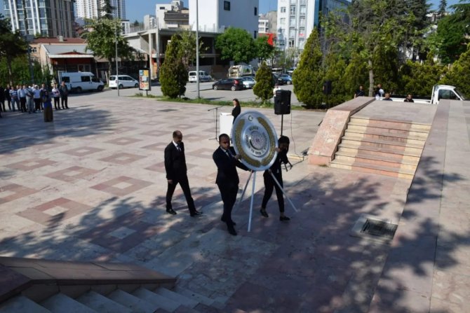 Bilecik’te Gençlik Haftası Atatürk Anıtı’na Konulan Çelenkle Başladı