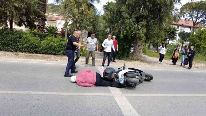 Foça’da Motosiklet Kazası: 1 Ölü, 1 Yaralı