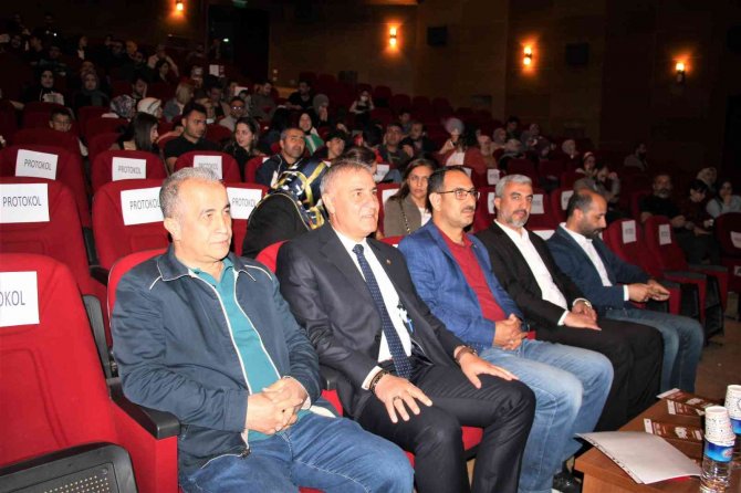 Elazığ’da Türk Halk Müziği Konseri Mest Etti