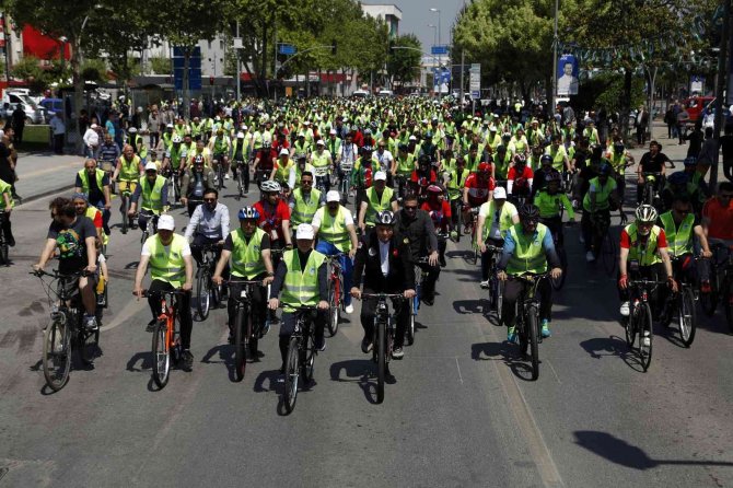 Bini Aşkın Vatandaş, ‘Trafikte Bisikletliyi Fark Et’ Sloganıyla Pedal Çevirdi