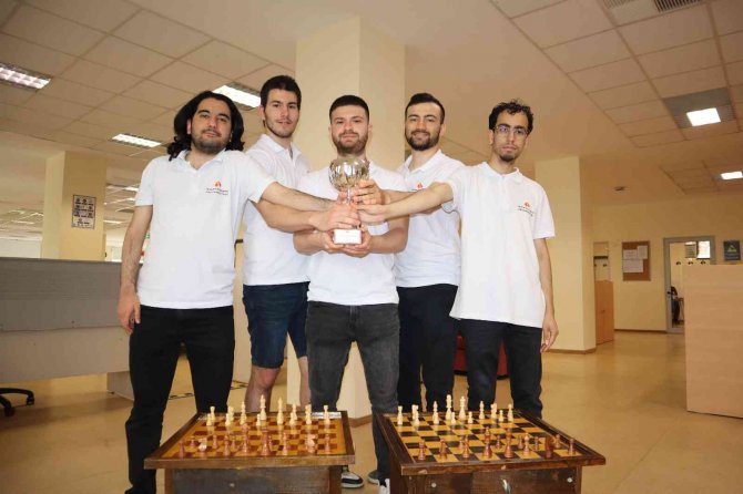 İ̇eü’lü Satranççılar Türkiye İkincisi