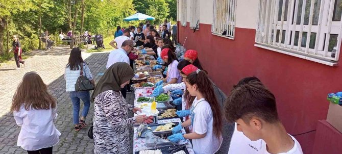Nebioğlu Ortaokulu Geleneksel Kahvaltı Programı Düzenledi