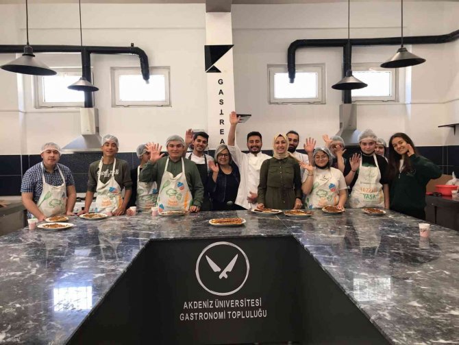 Özel Bireyler, Akdeniz Üniversitesi’nde Pizza Ve Pide Yapmayı Öğrendi