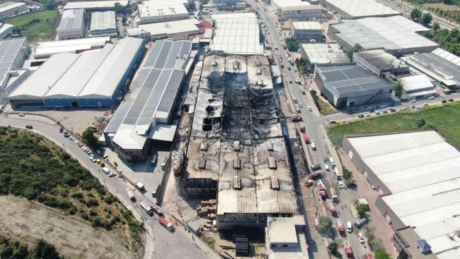 Bursa’da Yalıtım Malzemeleri Üreten Fabrika Yangını Tamamen Söndürüldü