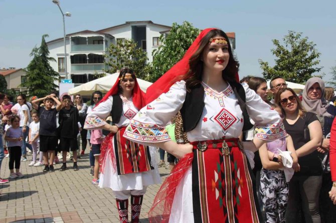 Bursa’da 30 Bin Kişinin Katılımıyla Bahar Ve Spor Şenliği