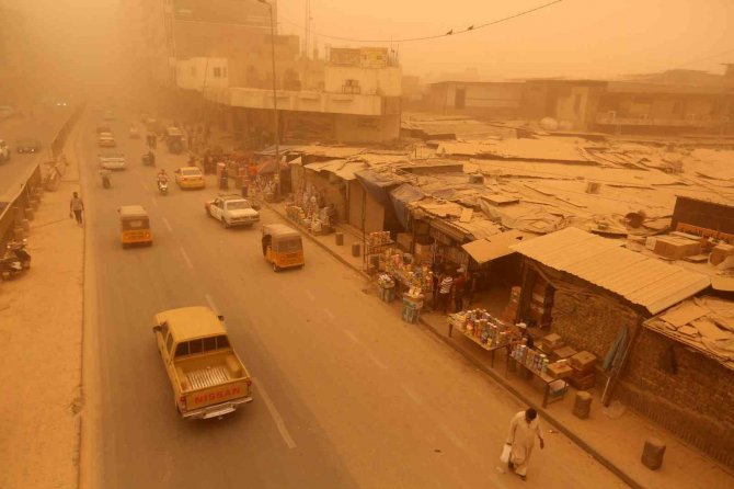 Irak’ta Kum Fırtınası 4 Bin Kişiyi Hastanelik Etti