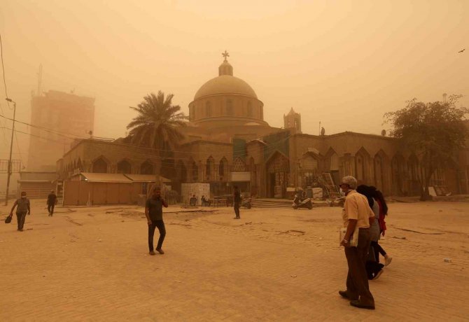 Irak’ta Kum Fırtınası 4 Bin Kişiyi Hastanelik Etti