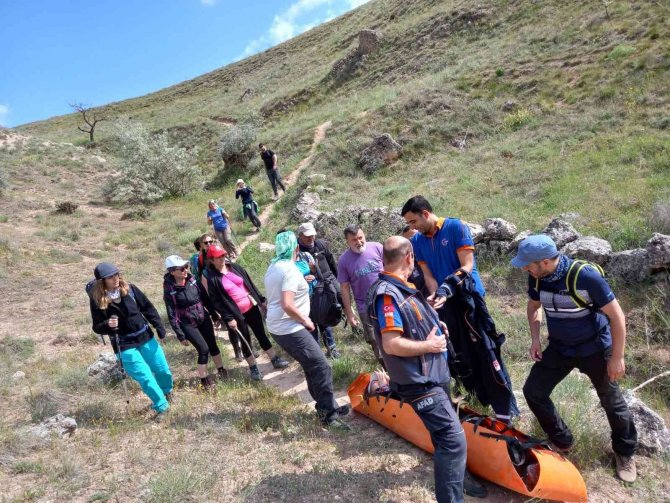 Kapadokya’yı Gezerken Sakatlanan Turisti Afad Ekipleri Kurtardı