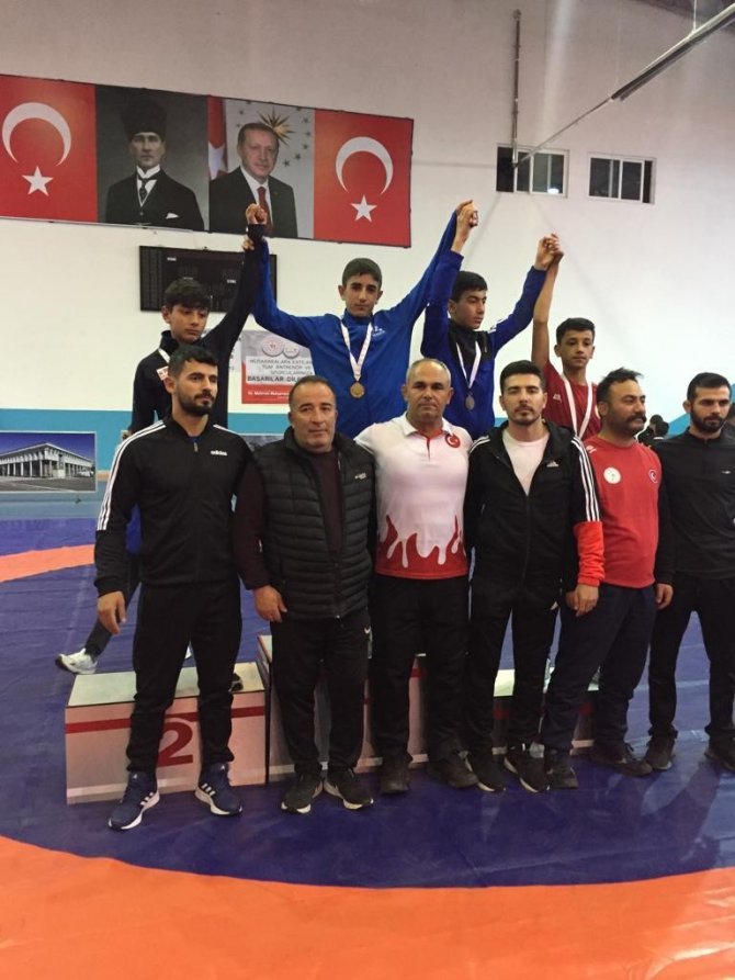 Malatyalı Güreşçilerin Türkiye Şampiyonası Sevinci