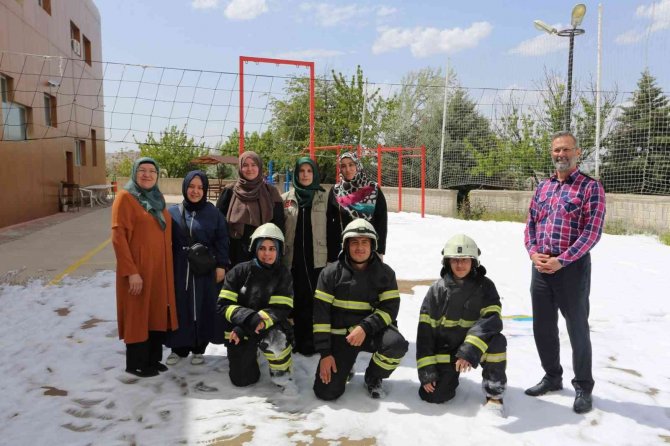 Gönüllü Kadınlara “Yangın Güvenliği Ve Yangına Müdahale Teknikleri “ Eğitimi Verildi
