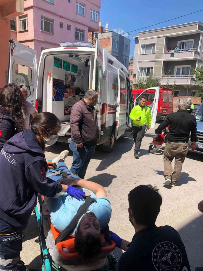 Sinop’ta Hafif Ticari Araçla Motosiklet Çarpıştı: 1 Yaralı