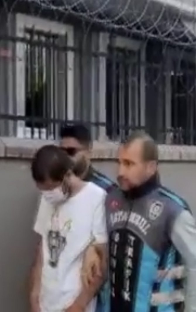 Kadıköy’de Korsan Değnekçi Kıskıvrak Yakalandı