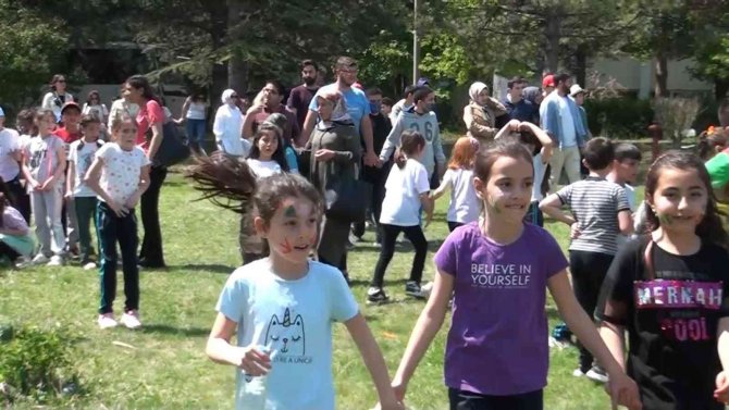 Kütahya’da ’Özel Çocuk Şenliği’ Etkinliği Düzenlendi, Minikler Etkinlikte Doyasıya Eğlendi