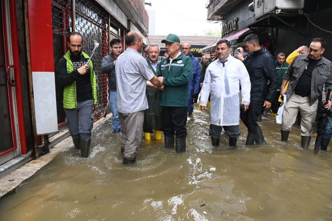 Bakan Kirişci Zonguldak’ta Sel Felaketinin Yaşandığı Bölgede