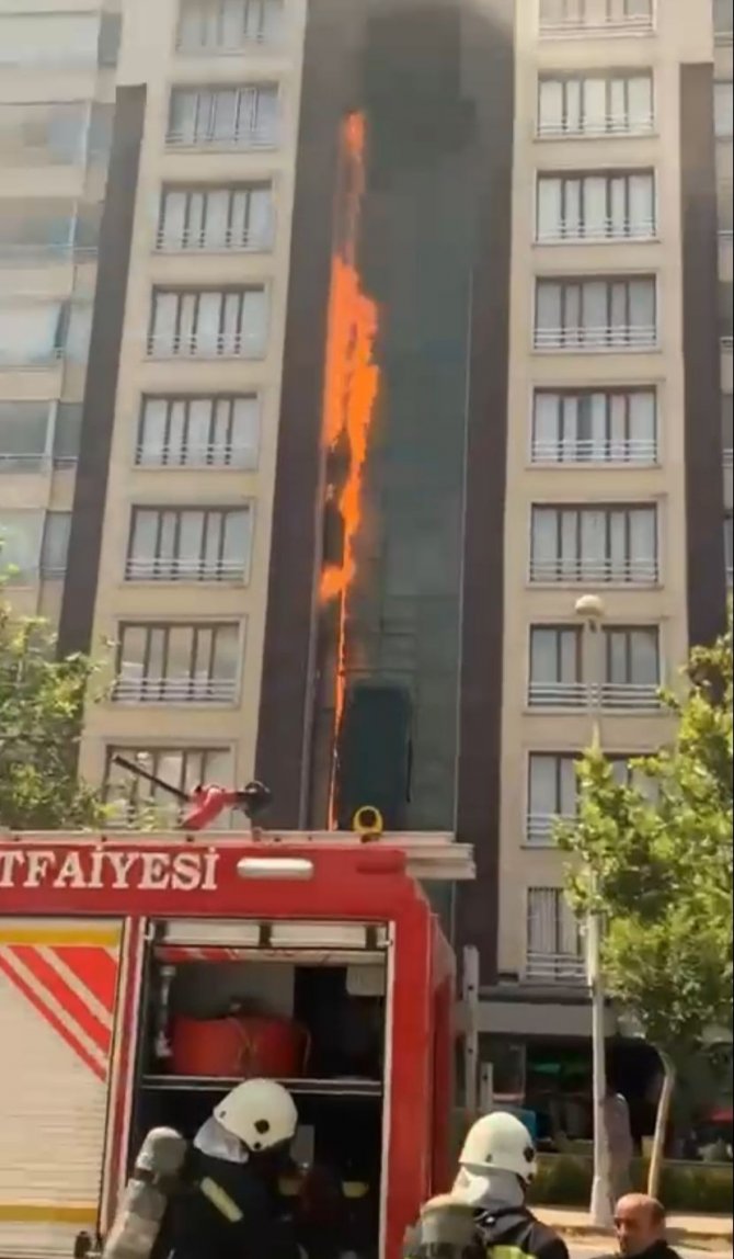 Diyarbakır’da Korkutan Yangın Apartmanı Sardı