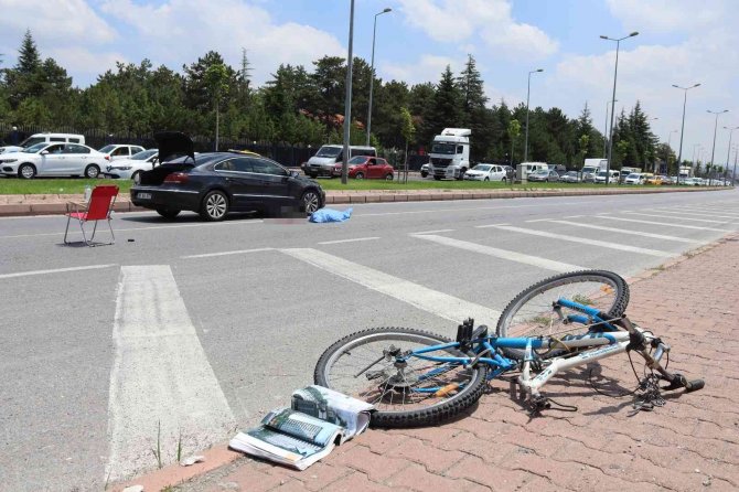 Kayseri’de Feci Kaza, Otomobil Çarptığı Bisikletliyi 50 Metre Sürükledi