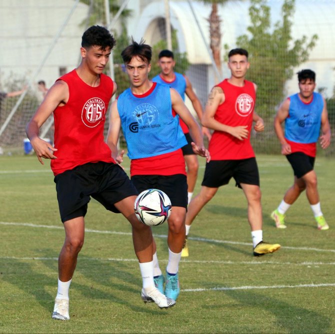 Ft Antalyaspor’da Ömer Toprak İlk Antrenmanına Çıktı