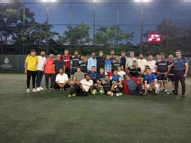 Şişli’de Polis İle Vatandaş Arasındaki Futbol Turnuvasında Dostluk Kazandı