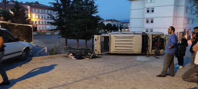 Kastamonu’da İki Otomobil Çarpıştı: 1 Yaralı