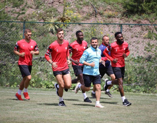 Sivasspor’un Yeni Transferi Karol Angielski İlk İdmanına Çıktı