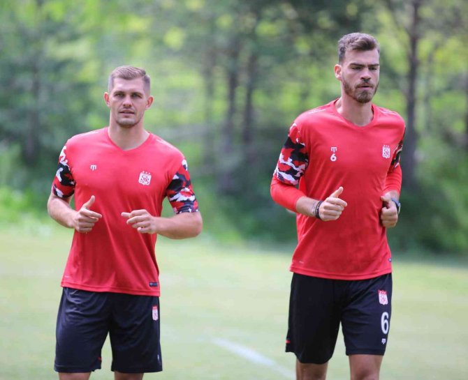 Sivasspor’un Yeni Transferi Karol Angielski İlk İdmanına Çıktı