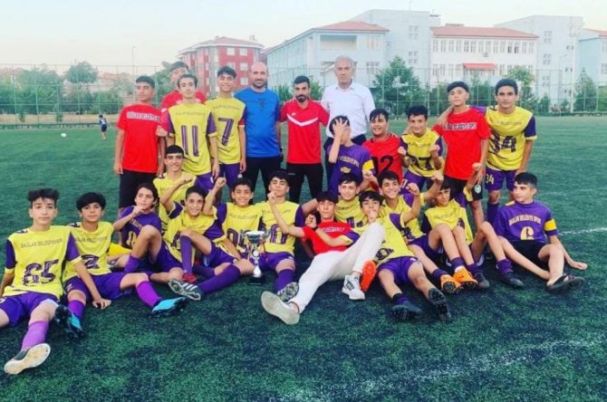 Bağlar Belediyespor’un U14 Takımı Diyarbakır Şampiyonu