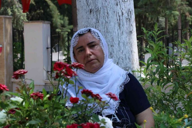 Şehit Annesi: "Biz Mehmetçiklerimizin Sayesinde Ayaktayız, Bir Gitse De Bin Geliyor"