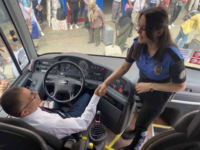 15 Temmuz Demokrasi Otogarı’nda Polis Yolcuları Ve Şoförleri Bilgilendirdi