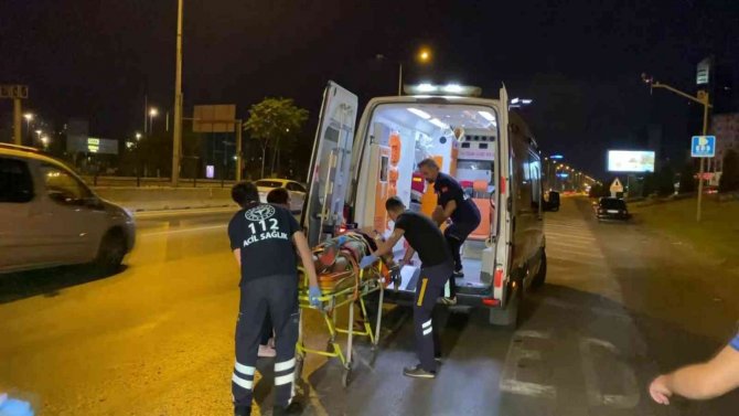 Kadıköy’de Otomobil, 2 Araca Ve İ̇ett Otobüsüne Çarptı: 4 Yaralı