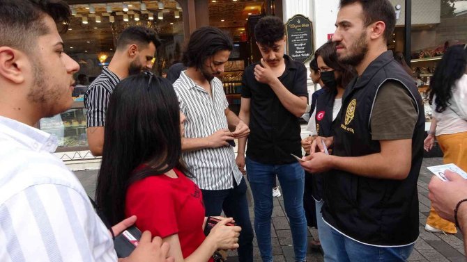 Taksim’de Kayıt Dışı Göçmen Denetimi: 30 Kişi Sınır Dışı Edilmek Üzere Alındı