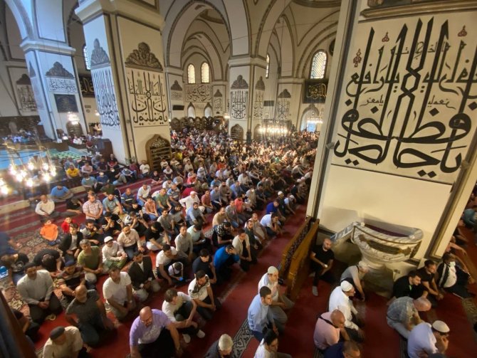 Bursalılar Bayram Namazı İçin Camileri Doldurdu