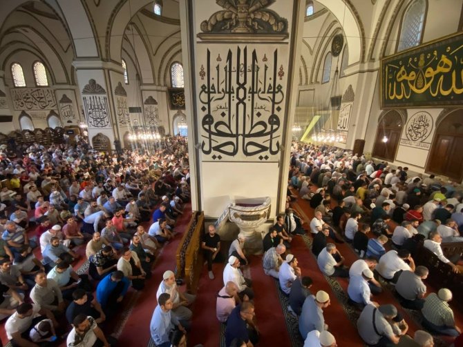 Bursalılar Bayram Namazı İçin Camileri Doldurdu